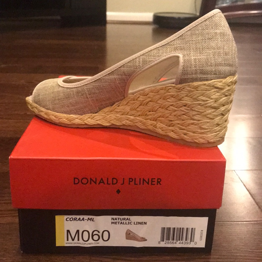 Donald J Pliner linen wedge